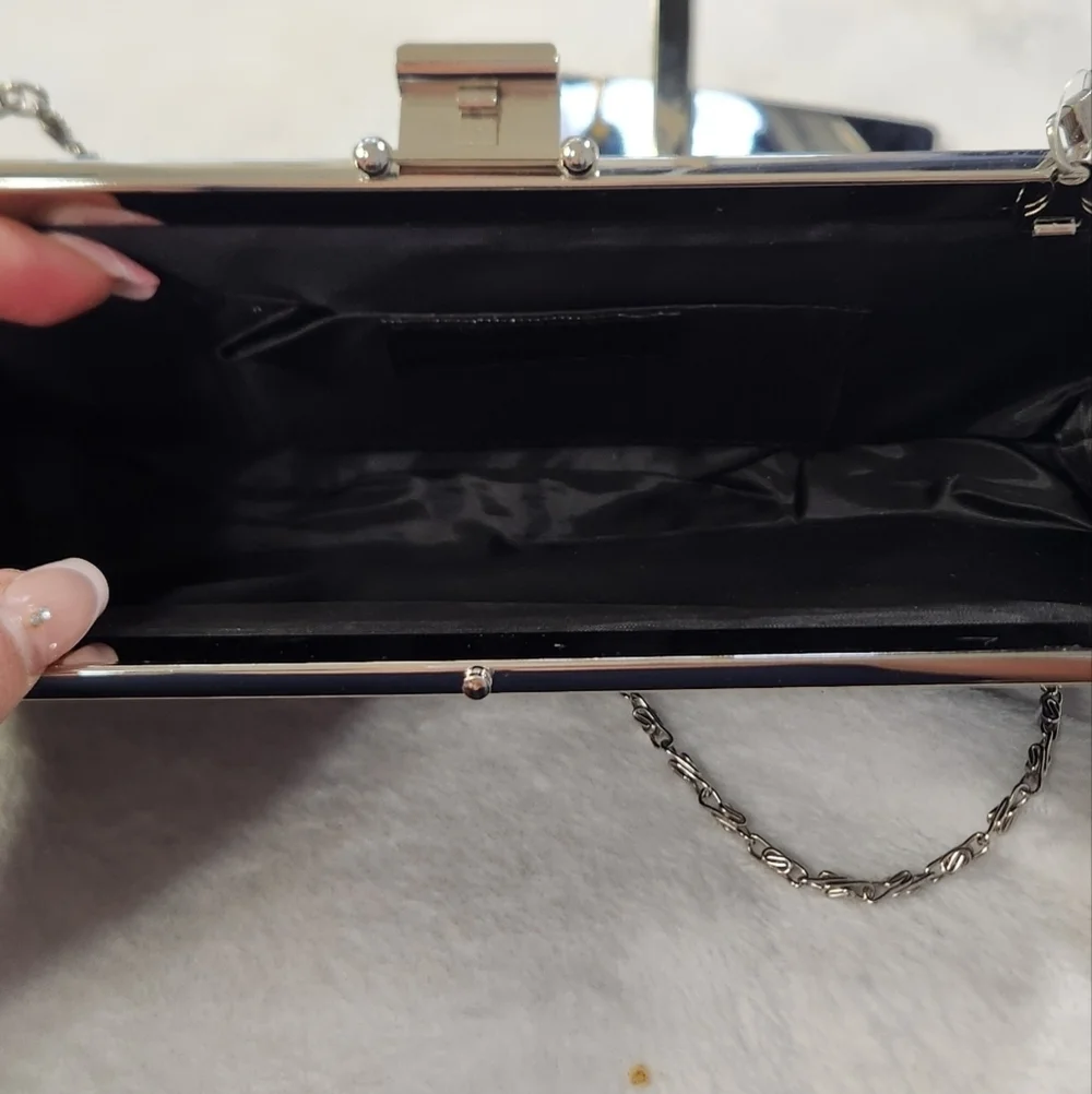 NWOT Jessica McClintock Black & Silver Clutch With Silver Chain Strap
